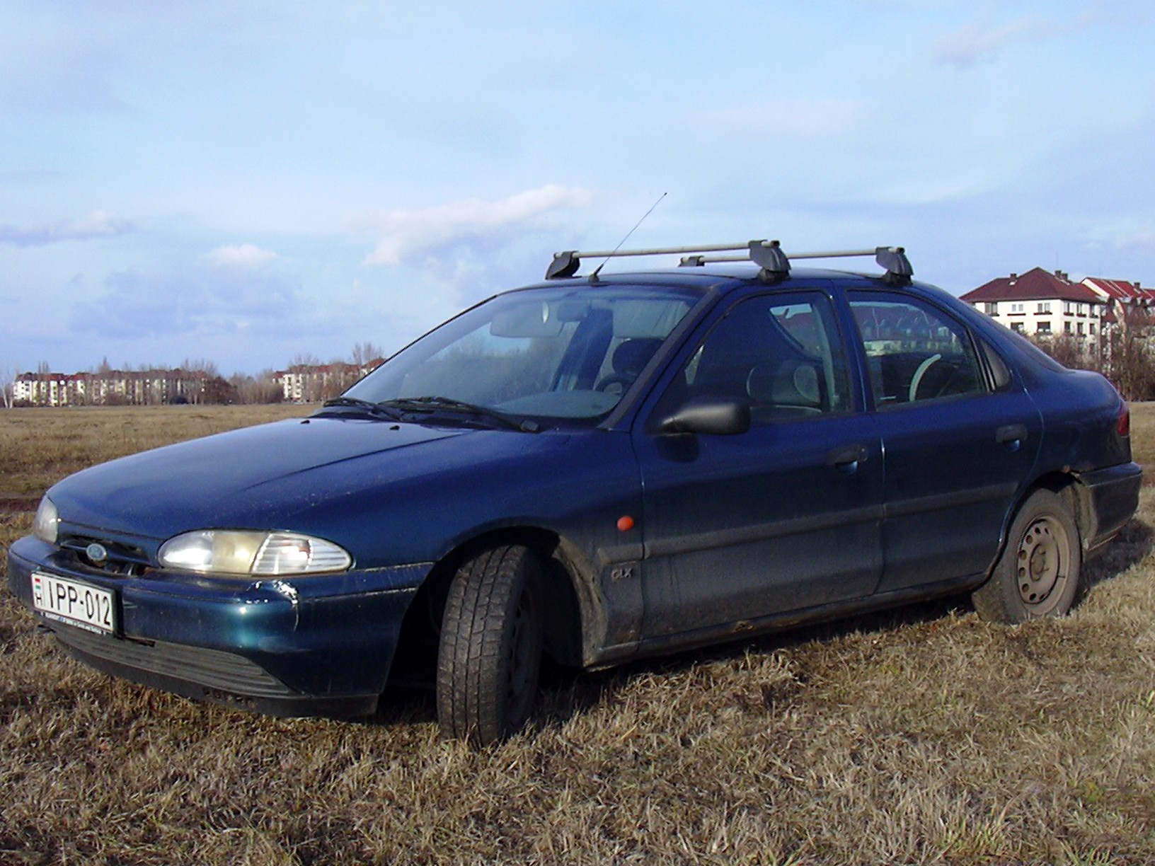 Ford mondeo sok műszakival,vonóhoroggal,tetőcsomagtartóval