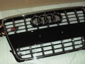 Audi s4 (a4)-hez hűtőmaszk (grill). fekete és szürke színben.