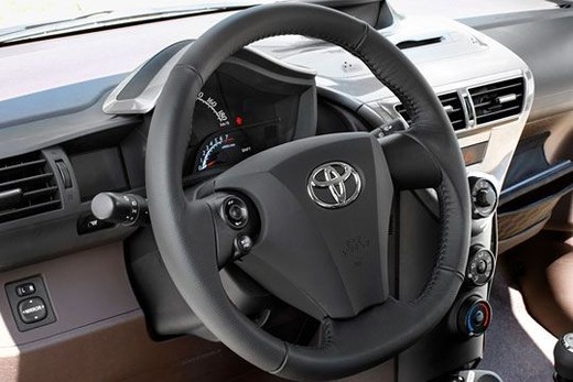 Toyota iQ