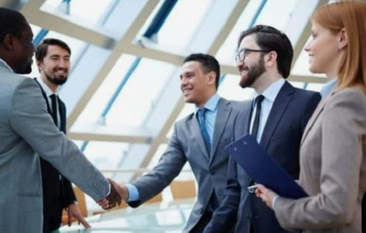 BMW 320 Compact 2024 1